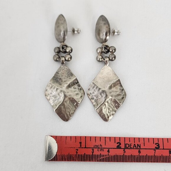 VTG Hammered Silver Brutalist Drop Earrings Artistic Unique VTG Drk Boho Grunge - Picture 10 of 10